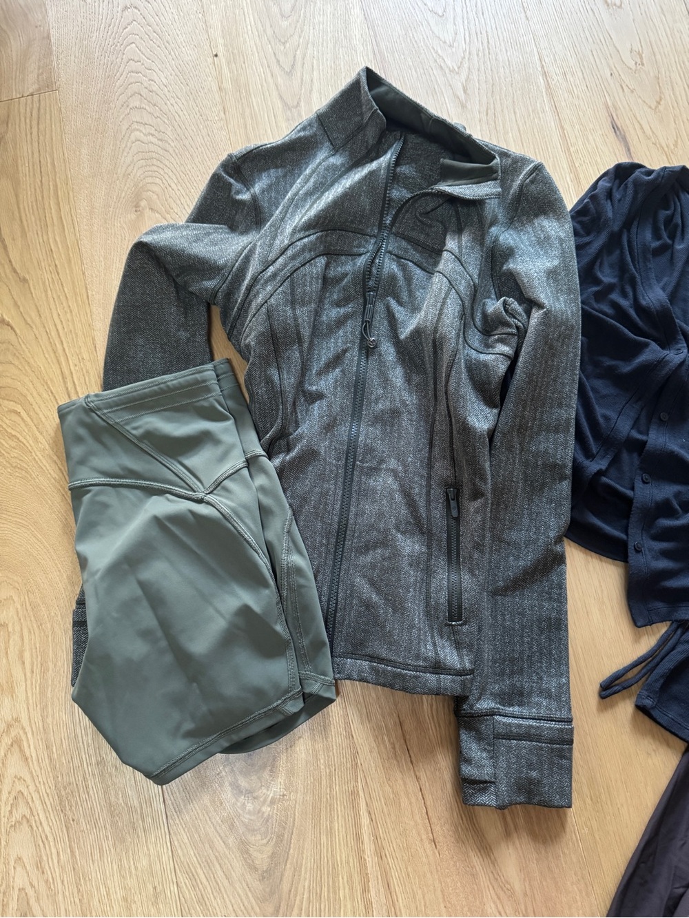 lululemon fall lot size 8 - Picture 4 of 5